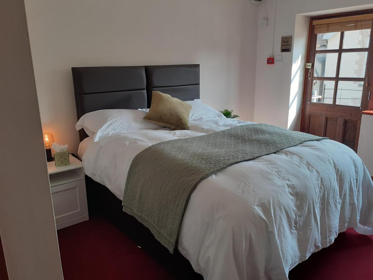 The Ivy Barn Holbeton Hotel Bagian luar foto