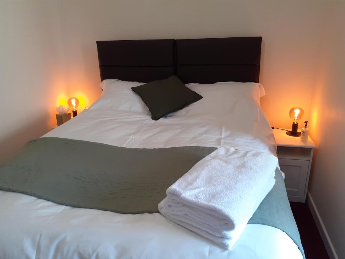 The Ivy Barn Holbeton Hotel Bagian luar foto