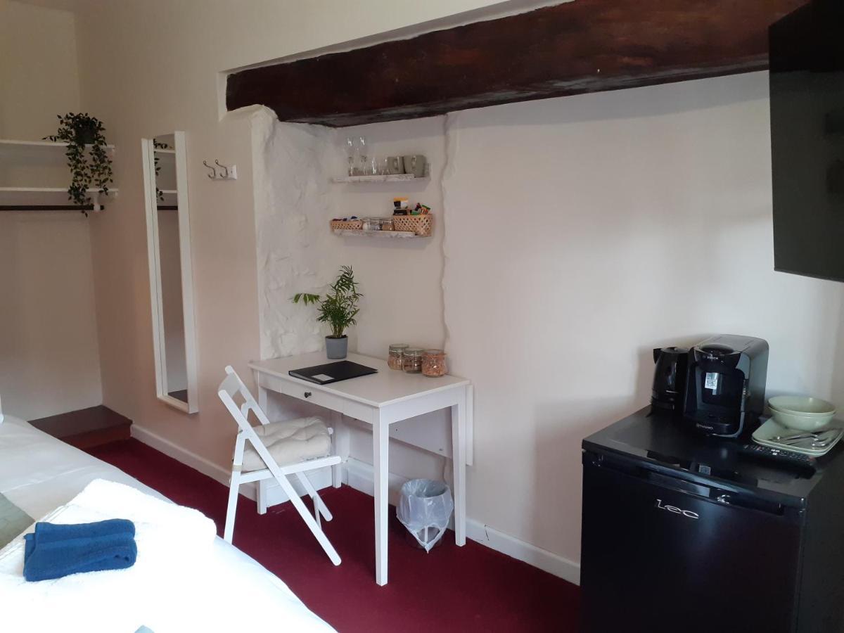 The Ivy Barn Holbeton Hotel Bagian luar foto