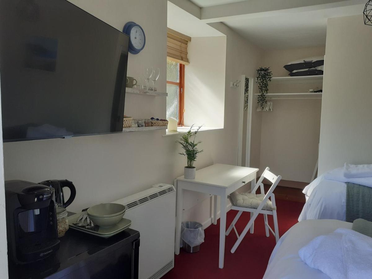 The Ivy Barn Holbeton Hotel Bagian luar foto