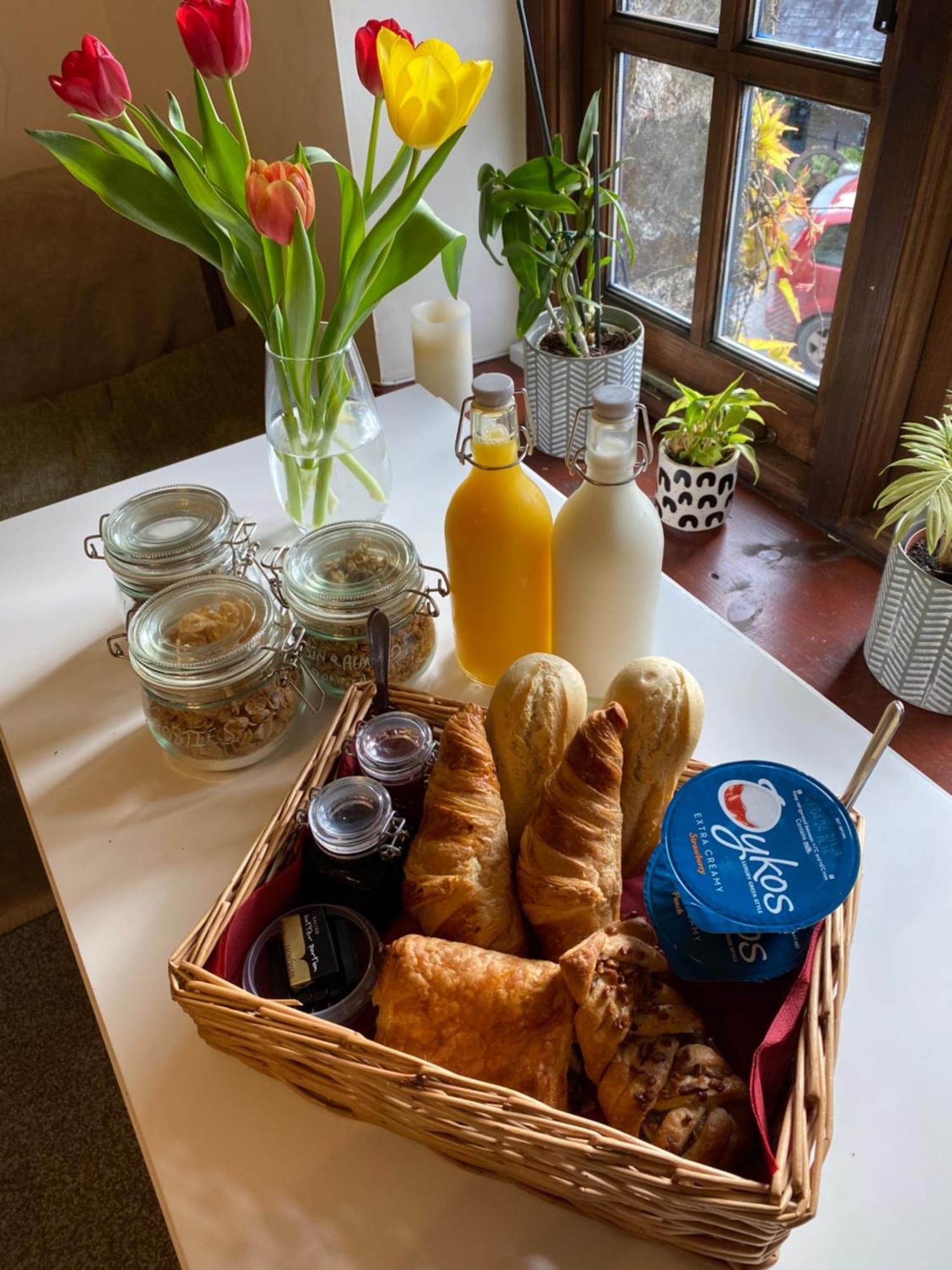 The Ivy Barn Holbeton Hotel Bagian luar foto