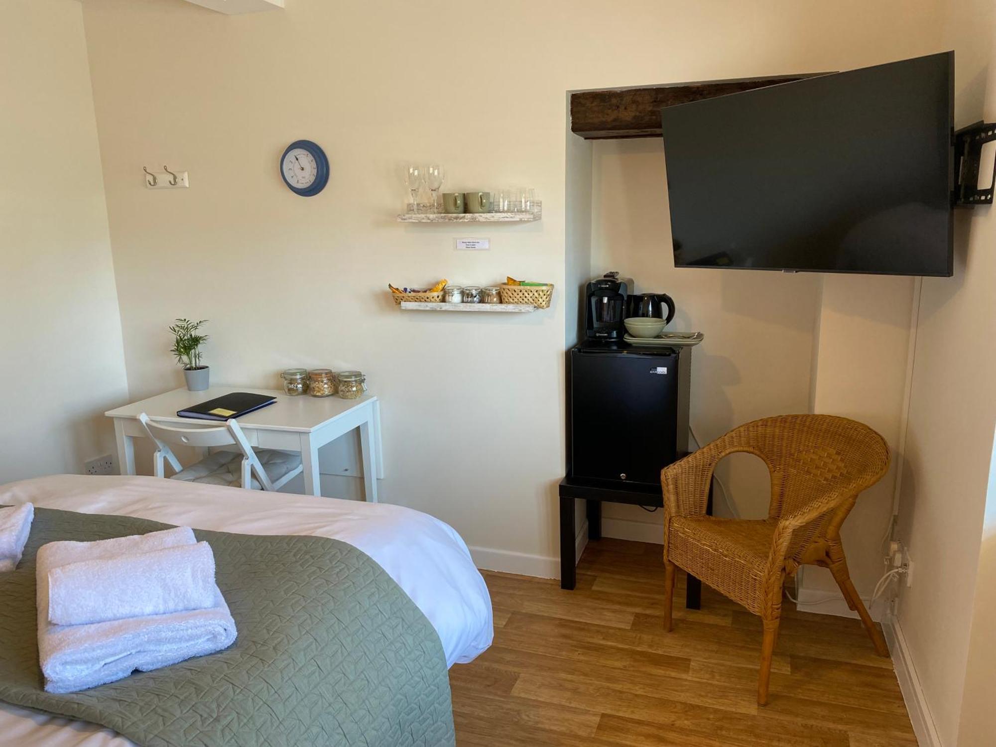 The Ivy Barn Holbeton Hotel Bagian luar foto