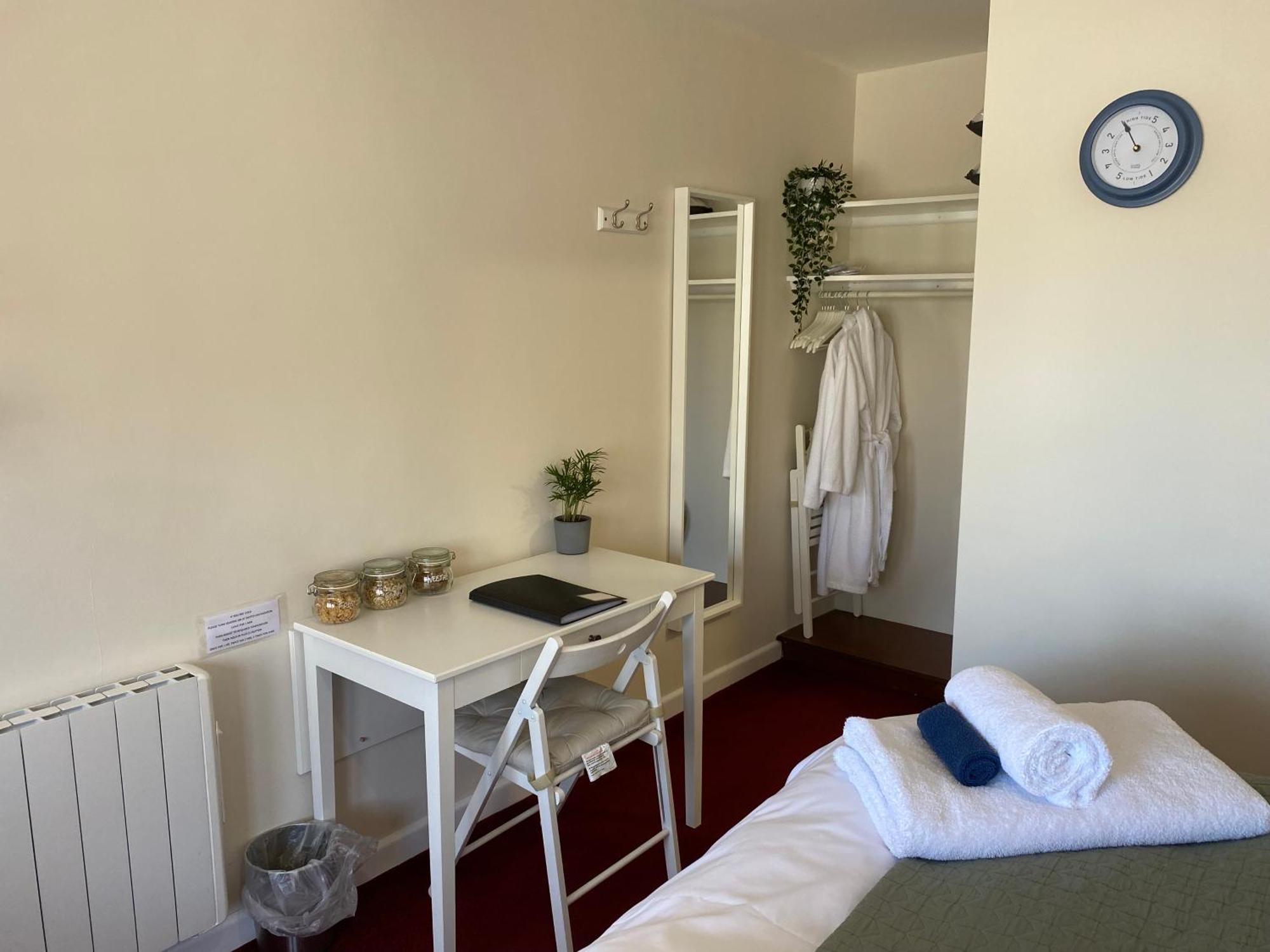 The Ivy Barn Holbeton Hotel Bagian luar foto