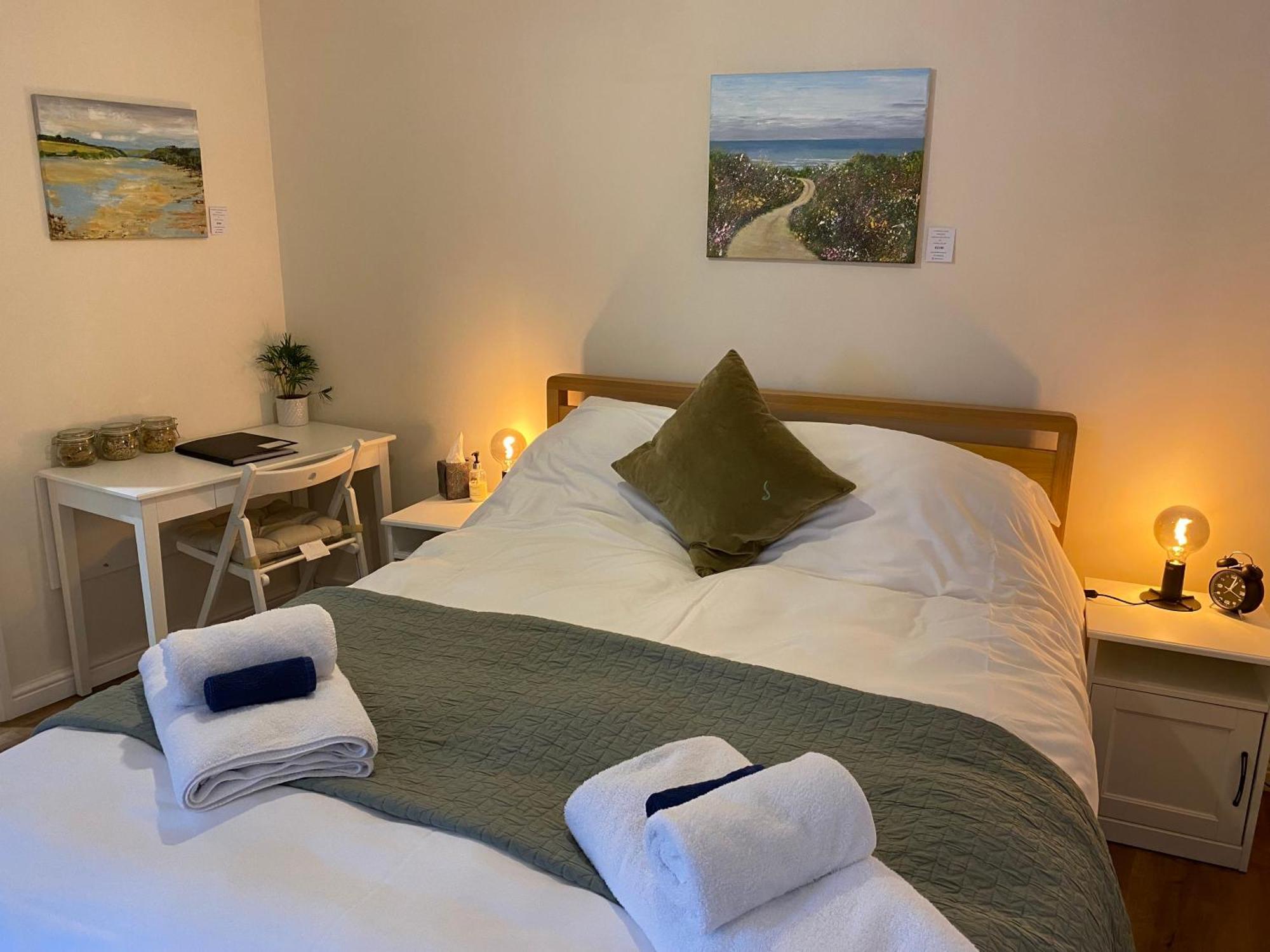 The Ivy Barn Holbeton Hotel Bagian luar foto