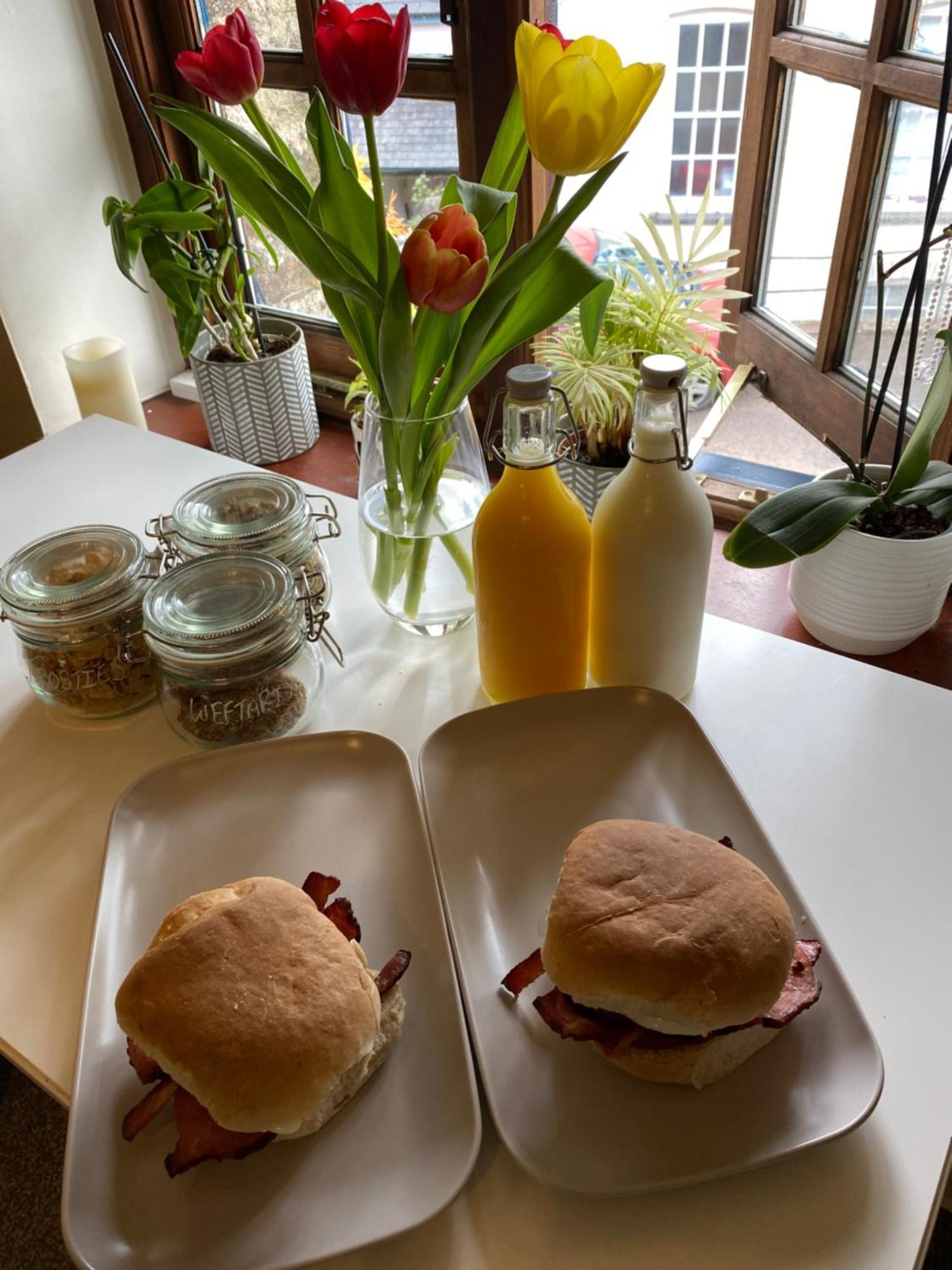 The Ivy Barn Holbeton Hotel Bagian luar foto