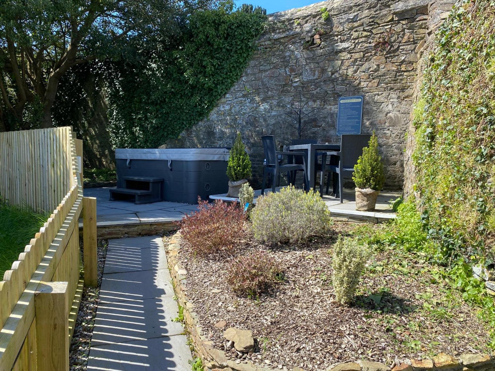 The Ivy Barn Holbeton Hotel Bagian luar foto