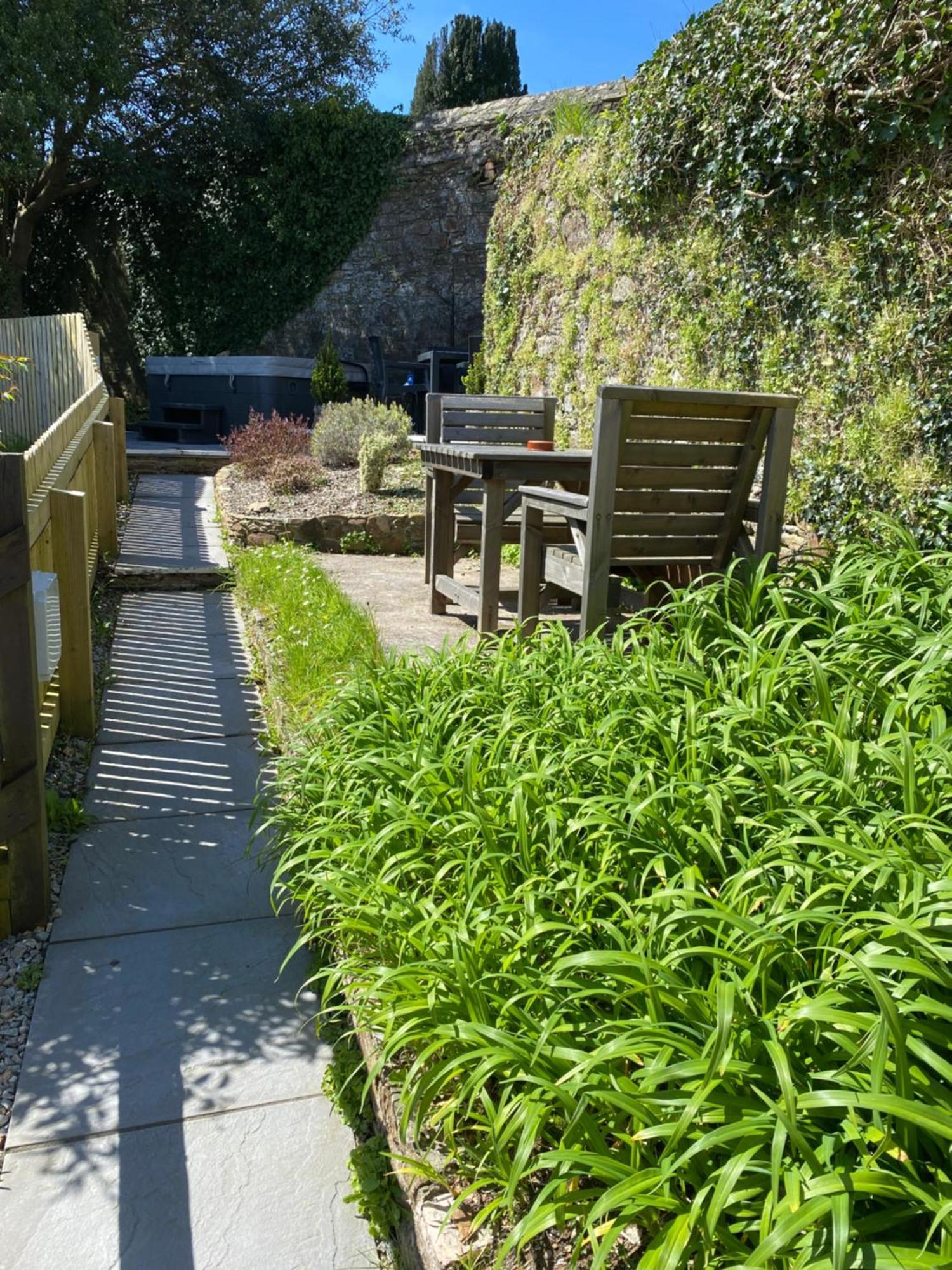 The Ivy Barn Holbeton Hotel Bagian luar foto